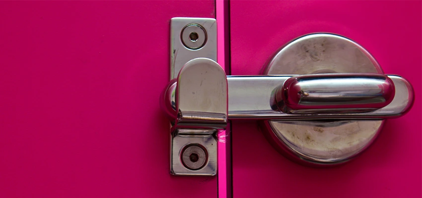 Childproof Gate Lock in Earlimart, California