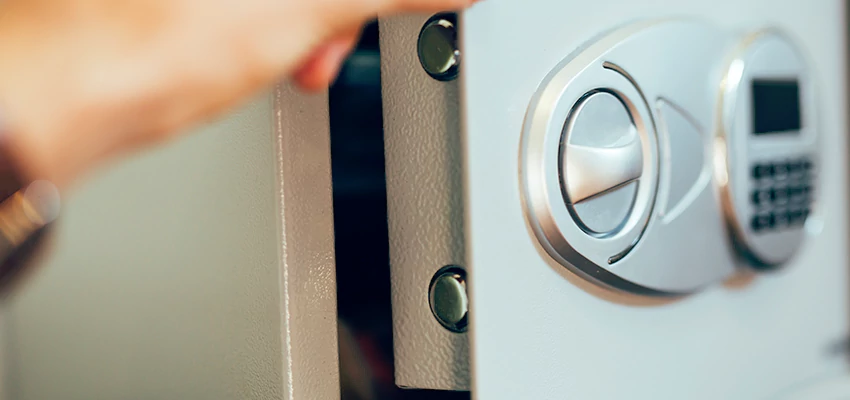 Fingerprint Safe Openers in Earlimart, CA