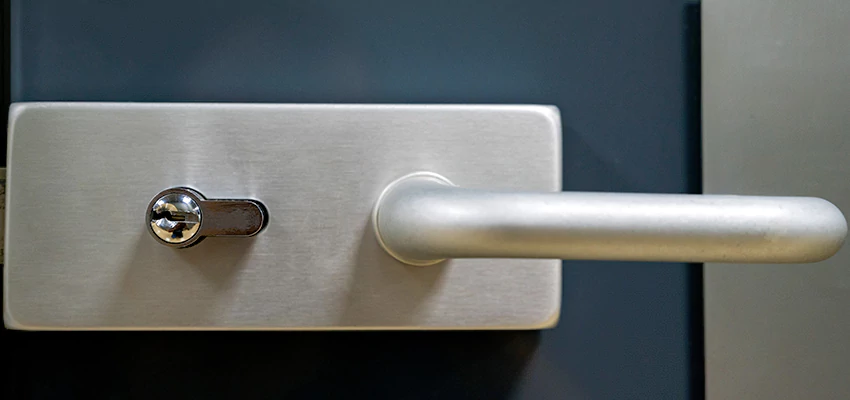 Change Patio Door Locks in Earlimart, California